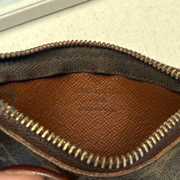 Louis Vuitton Monogram Canvas Key Pouch - Picture 7 of 7